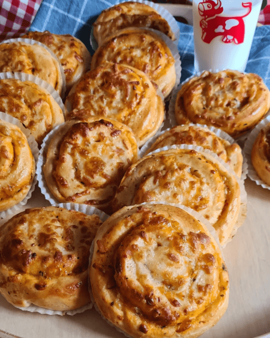 Pizza pužići sa mozzarellom recept