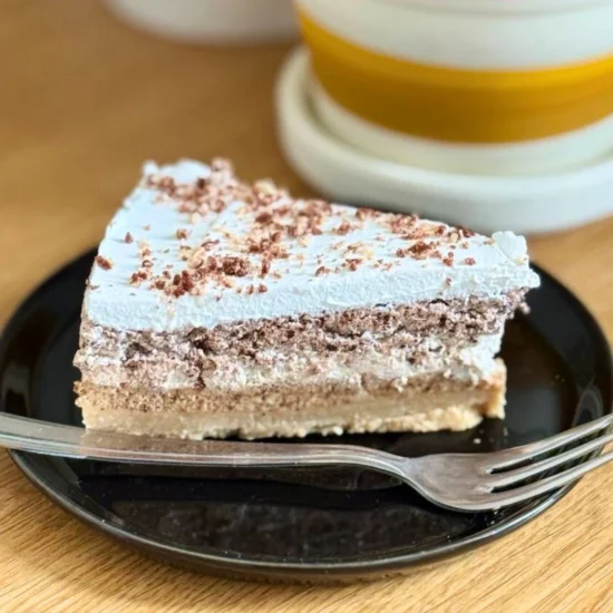 Bubu Torta bez pečenja sa orasima i lješnjacima
