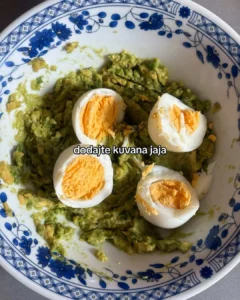 avokado i kuvana jaja
