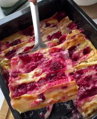 gužvana pita sa malinama