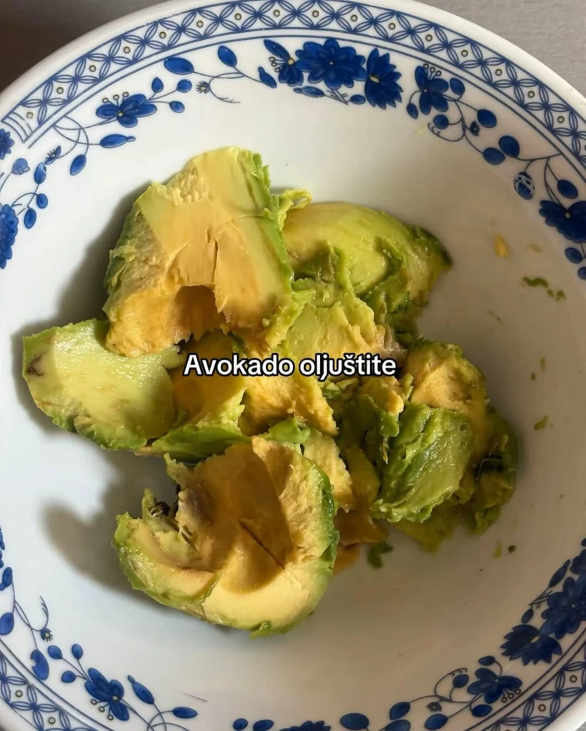 oljušteni avokado