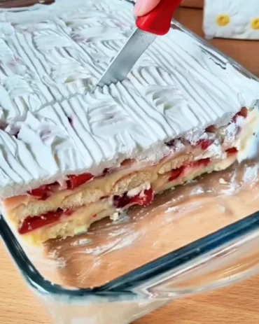 Kolač sa jagodama bez pečenja