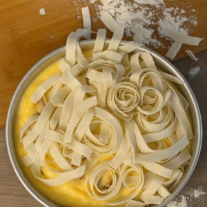 priprema pite s višnjama
