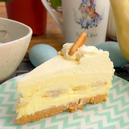 Kremasta torta s bananama i keksom bez pečenja